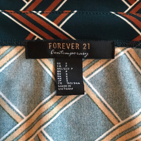 Cropped patterned v-neck Blouse - Picture 3 of 3